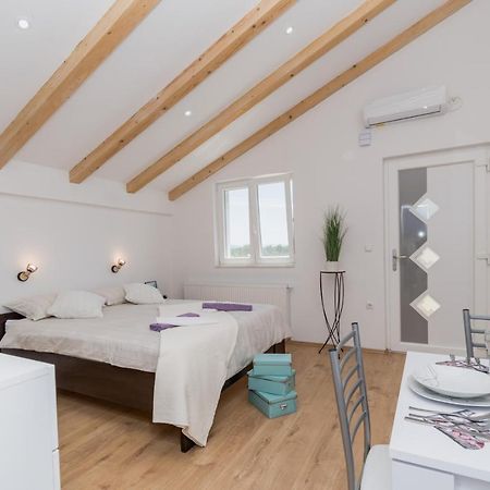 Studio Apartment Harmony Np Krka Lozovac Esterno foto