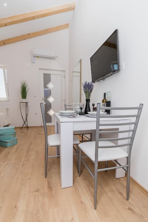 Studio Apartment Harmony Np Krka Lozovac Esterno foto